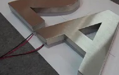 家鋐招牌43年歷史團隊與工廠實景 - 台中招牌專業廠商