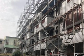 固定式鷹架與移動式施工架並用
